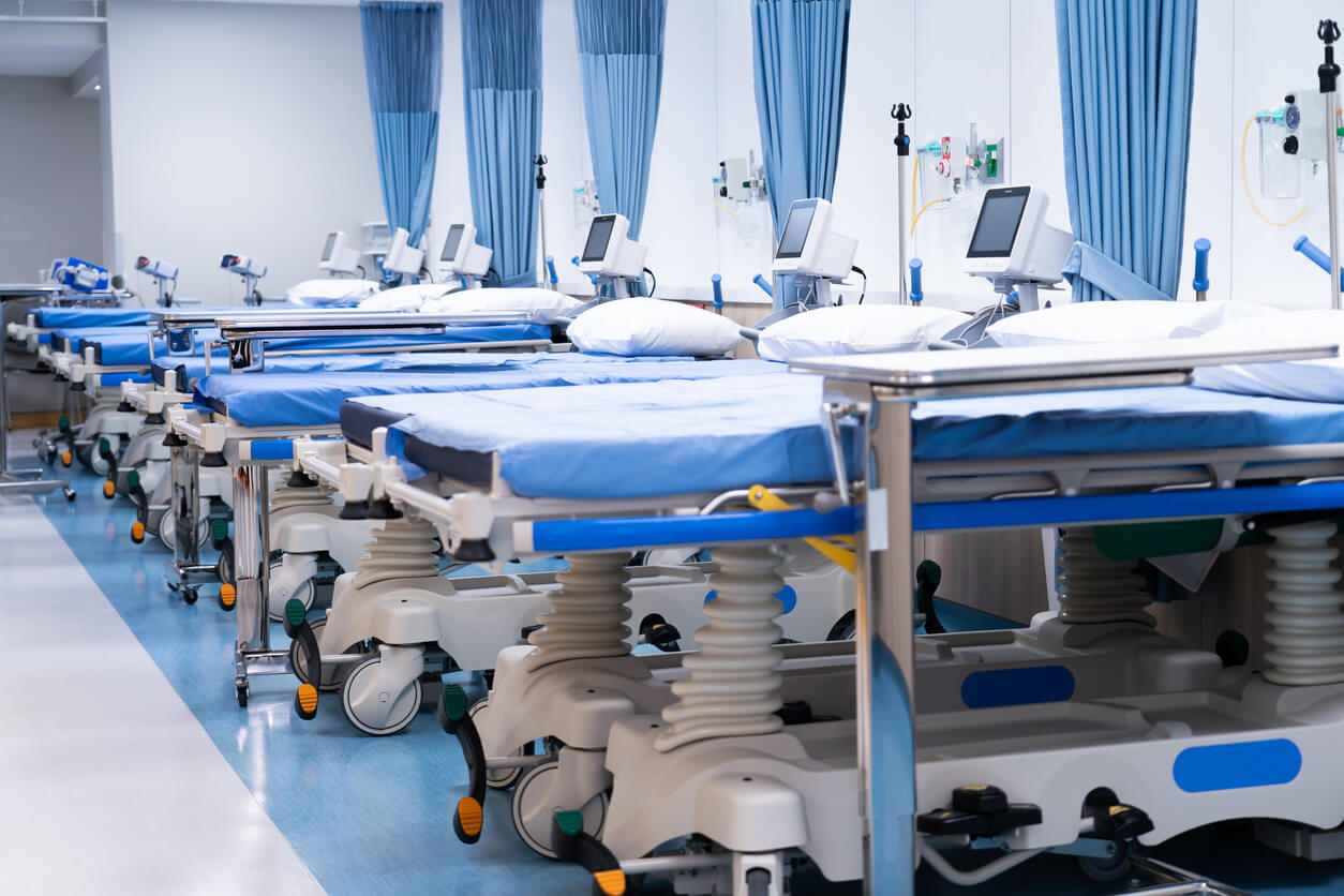 Empty modern hospital bed in fully equipped room Medical equipment